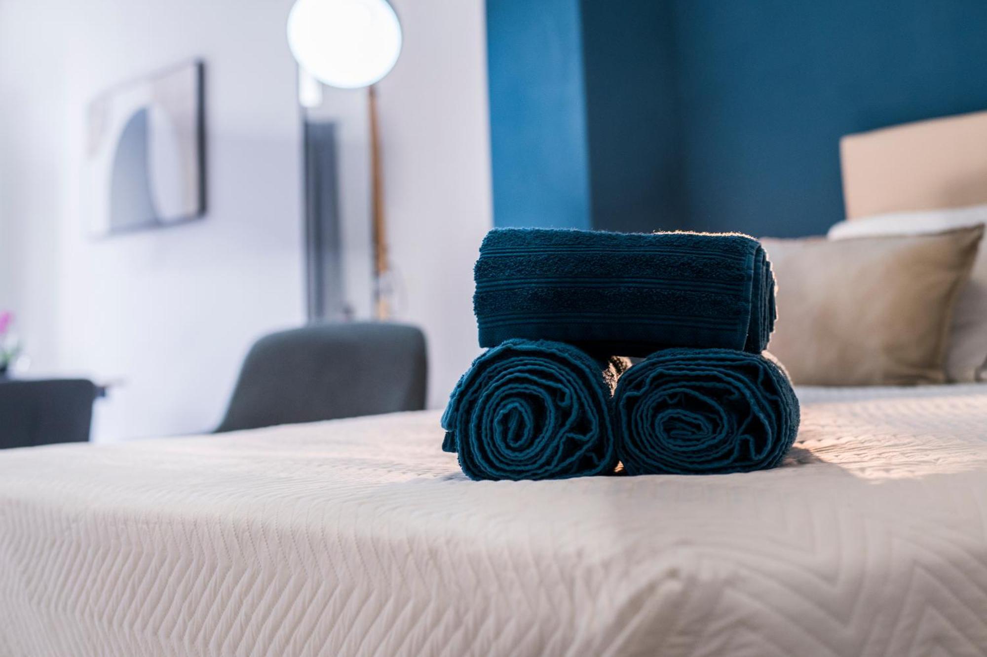 Appartamento Cozy Loft In Valenza Esterno foto